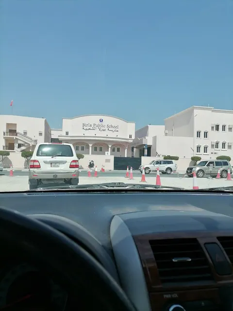 مدرسة بيرلا العامة بوابة رياض الأطفال 4.5.6 — photo 2